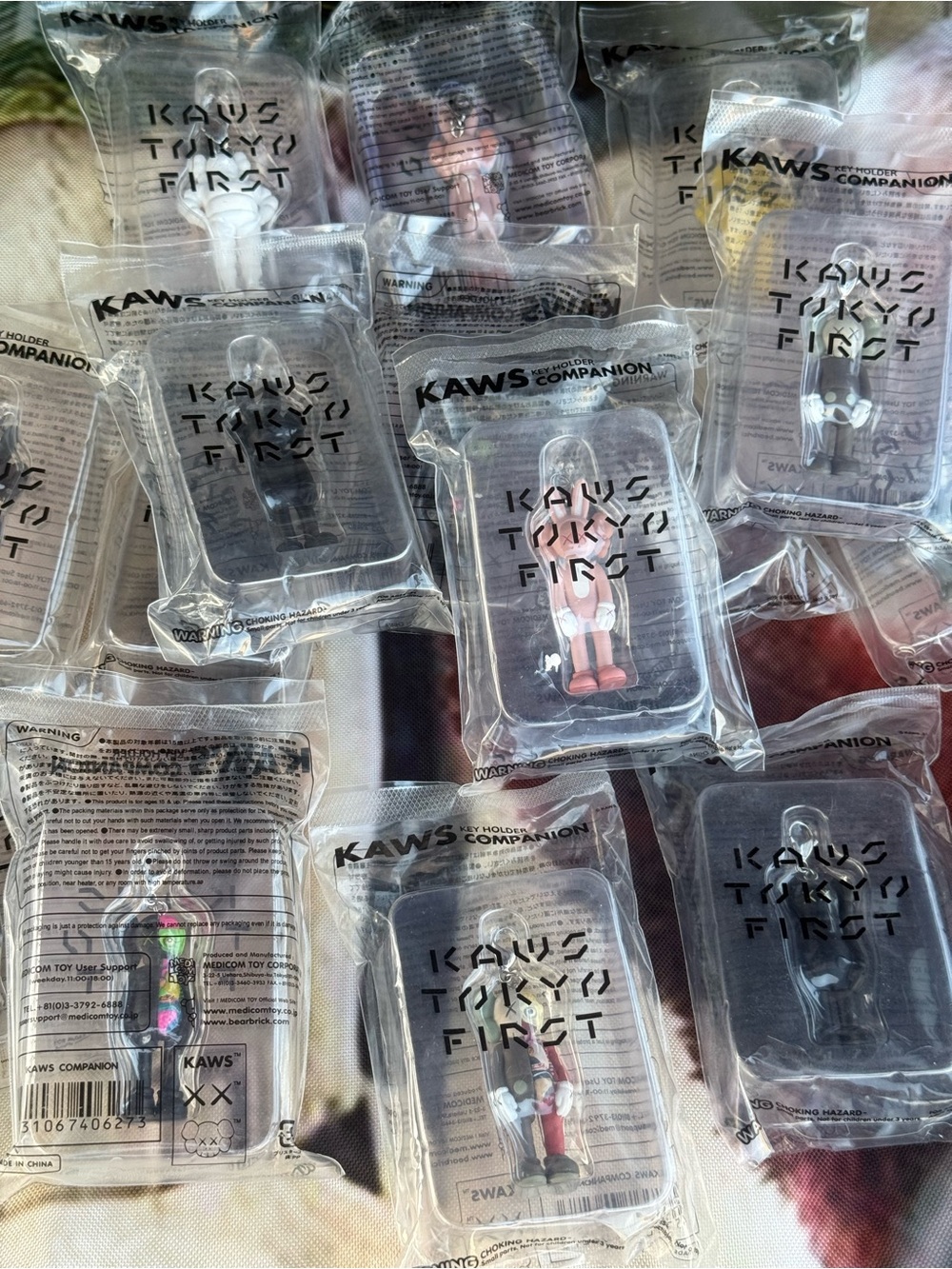 Kaws key holder - Picture 1 of 14
